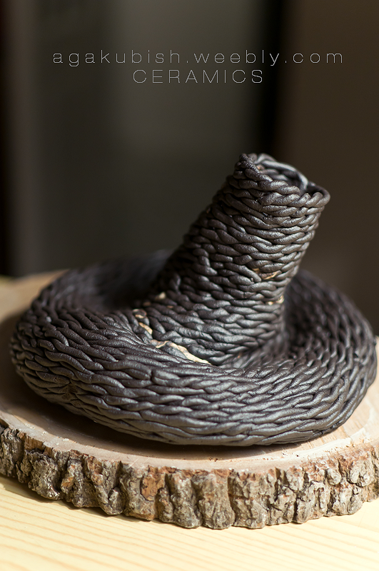 wazon ceramiczny z czarnej gliny by agakubish