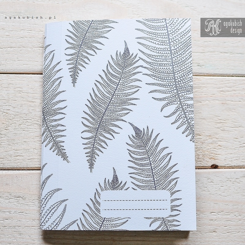Designerski zeszyt botaniczny w paprocie